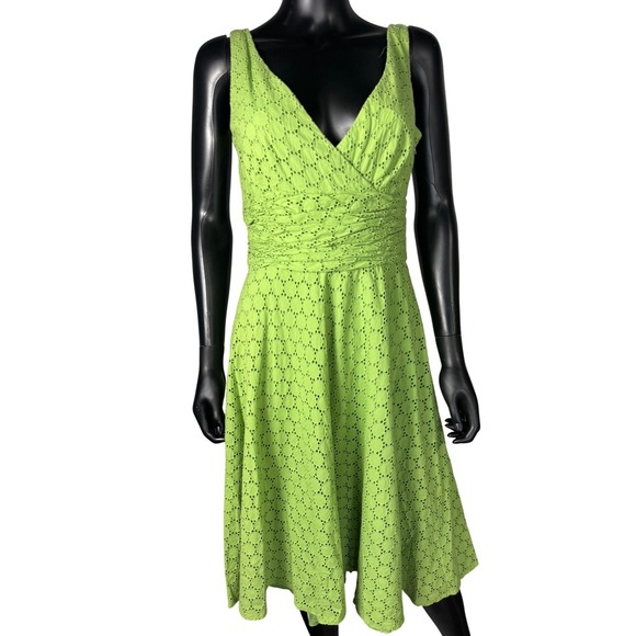 Maggy London Green Eyelet Fit & Flare Dress Sleeveless V Neck Party 10 - Picture 1 of 11